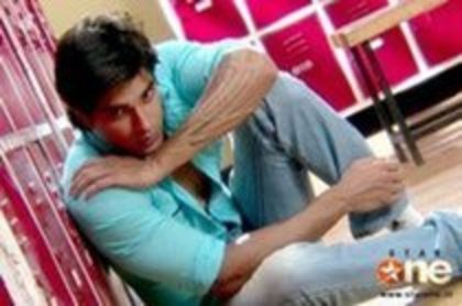 37900046_RTBEUMVYL - intalnirea inimilor_dill mill gayye