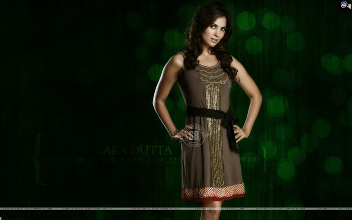 lara-dutta-99a