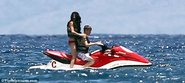 Justin si Selena in Hawaii