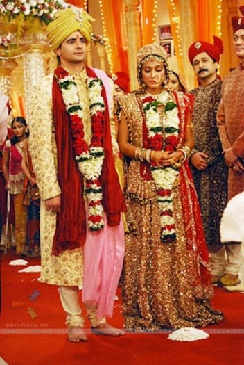 32602-marriage-still - Karan Mehra