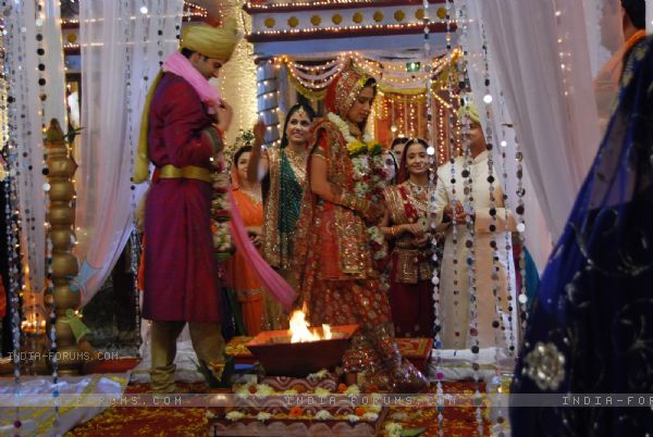32627-marriage-still-of-varsha-and-shaurya - Pooja Joshi