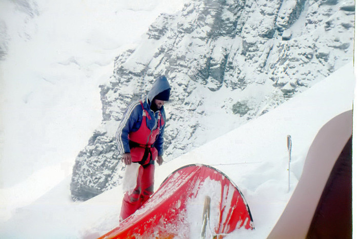 Korjenevskaia 6200m dupa furtuna - Pamir 1992