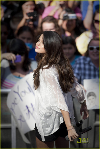 selena-gomez-santa-monica-place-02 - Selena Gomez   Live From Santa Monica Place