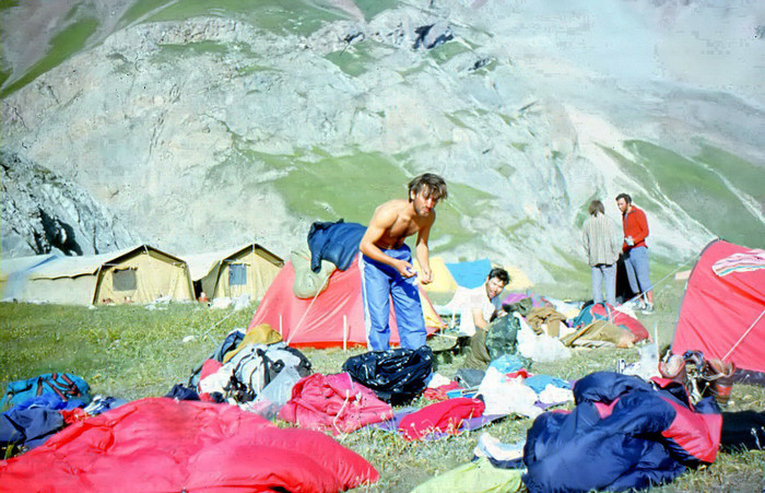 Lucava poliana(3470m)tabara de baza Lenin - Pamir 1992