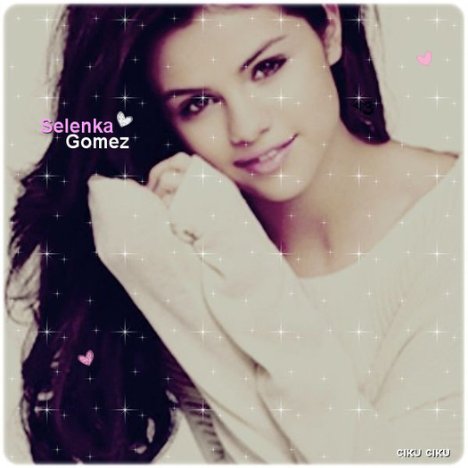 4 - glitery selena gomez