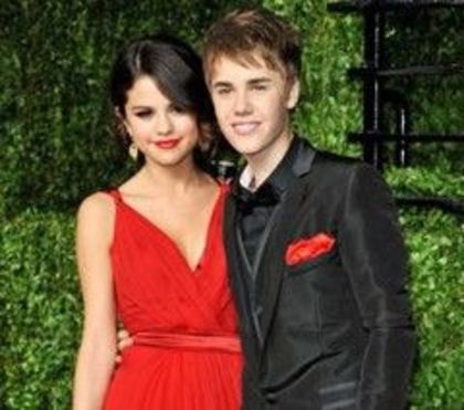 Justin-Bieber-si-Selena-Gomez--ca-un-cuplu-la-petrecerea-premiilor-Oscar - selena gomez si justin bieber