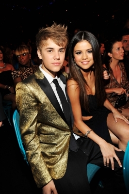 justin-bieber-si-selena-gomez-billboard-music-awards-2011 - selena gomez si justin bieber