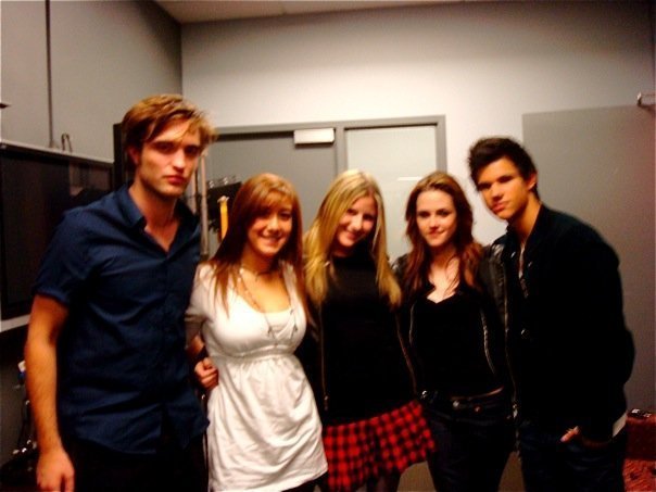 Twilight-Fan-Pic-robert-pattinson-and-kristen-stewart-3172548-604-453