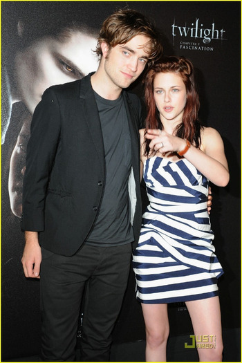 twilight-paris-robert-pattinson-and-kristen-stewart-3024102-816-1222
