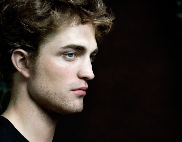 8_gDEZSAuPVQM0i3Zn9zjQ - Robert Pattinson