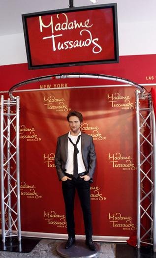64382196webcrep418201180712AM - Robert Pattinson