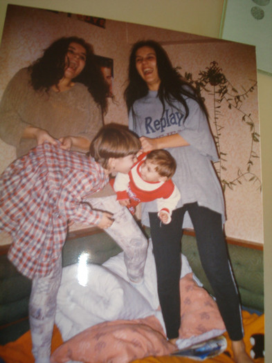 CLAUDIA,LUIZA,CRISTINA SI KARINA(DUMNEZEU SA O ODIHNEASCA)