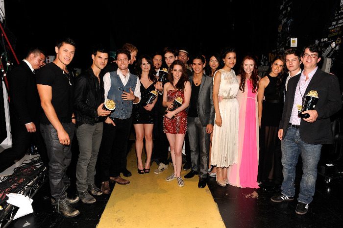 pattinsonlifemma5thjune2011 - Robert Pattinson