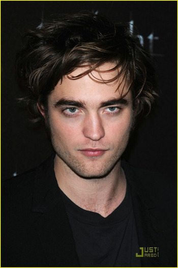 twilight-paris-robert-pattinson-and-kristen-stewart-3024107-816-1222