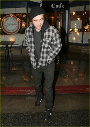 twilight-robert-pattinson-and-kristen-stewart-3215253-867-1222 - Robert Pattinson