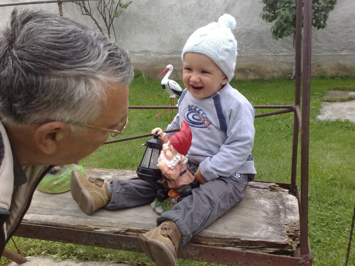 mà intreabà bunicul unde este cucu