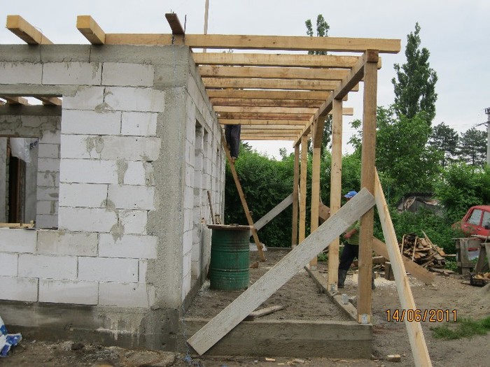 IMG_0571 - Curtea si gradina in constructie
