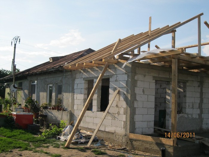 IMG_0585 - Curtea si gradina in constructie