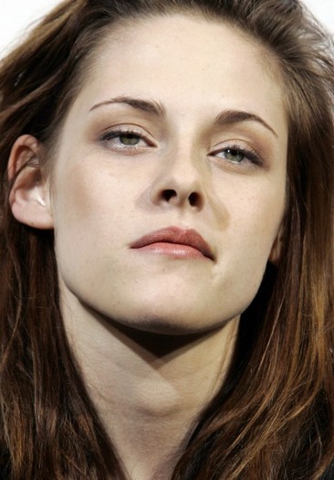 Kristen-Stewart-1243726-520x745 - Kristen Stewart