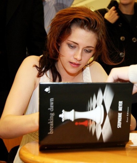 Kristen-Stewart-1286868-520x619 - Kristen Stewart