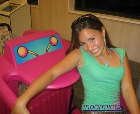 14 - poze rare  cu demi lovato