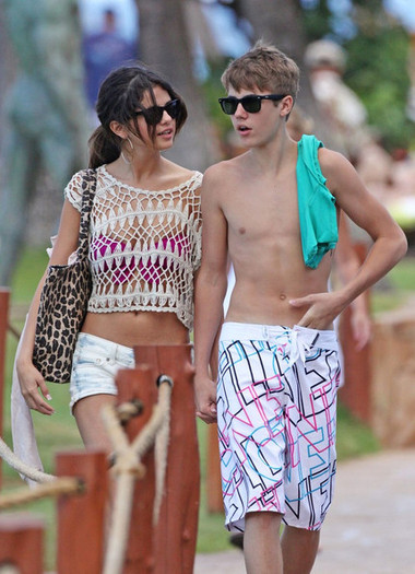 Selena+Gomez+Justin+Bieber+Selena+Gomez+Kiss+1qpM2pR3bTsl - JELENA