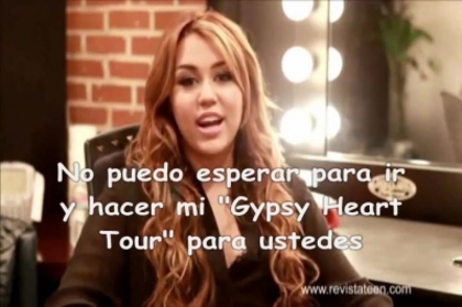 normal_Miley_says_Hi_to_Chile_6