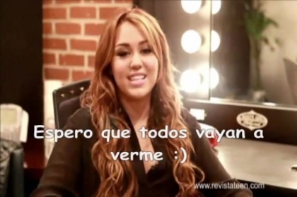 normal_Miley_says_Hi_to_Chile_10