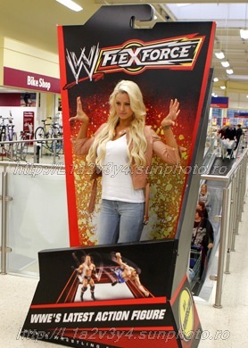 20_Sheffield_Sign_0413 - maryse Sheffield England Signing 2010