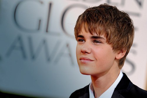 Justin-Bieber-at-Golden-Globe-Awards-11