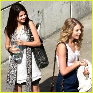 selena-gomez-taylor-swift