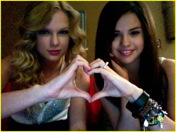 selena-gomez-taylor-swift-seattle-02 - Best Frinds Taylor Swift si Selena Gomez