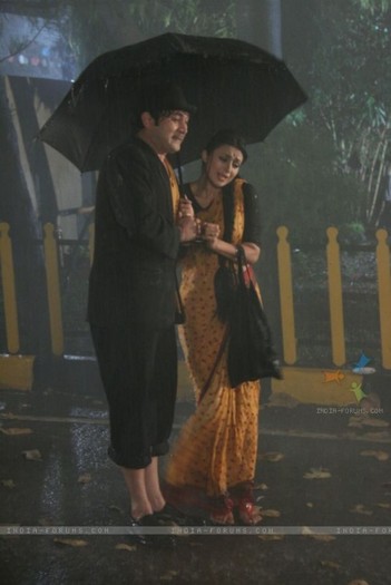 83048-divyanka-and-rajesh-act-as-rajkapoor-and-nargis