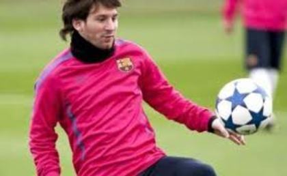 imagesCAKXWX4I - poze cu Lionel Messi