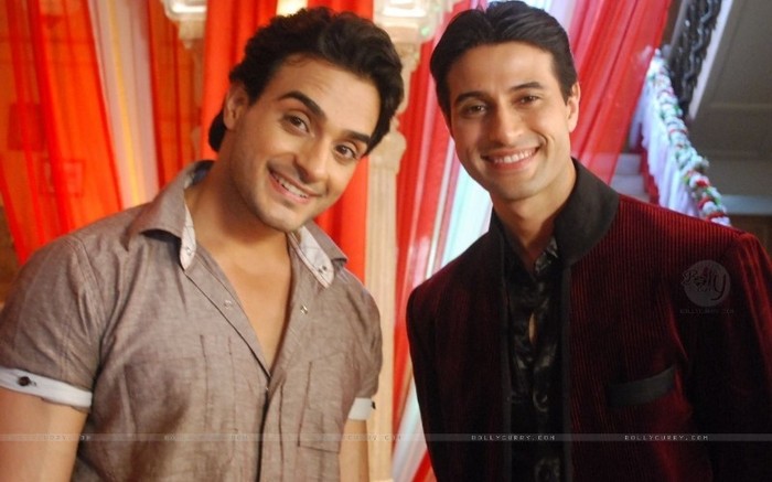 90084-aalekh-with-anmol-in-tv-show-bidaai