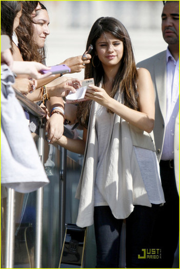 selena-gomez-victory-texas-10 - Selena Gomez  Good Morning Texas