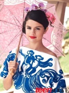 Selena-Gomez-Covers-Teen-Vogue-June-2011-photo-225x300 - 0 Preferata mea  Sel