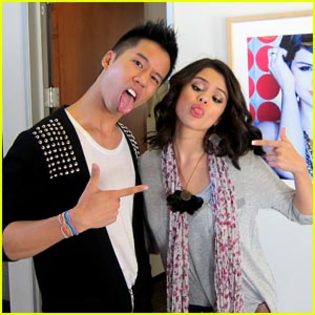 selena-gomez-silly-faces-jj