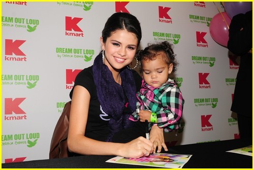 selena-gomez-kmart-cute-03 - Selena Gomez is Kmart Cute