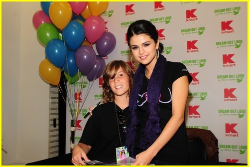 selena-gomez-kmart-cute-08