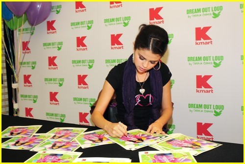 selena-gomez-kmart-cute-10 - Selena Gomez is Kmart Cute