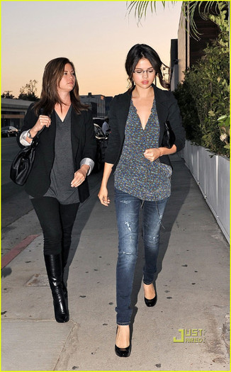 selena-gomez-red-o-mexican-food-03 - Selena Gomez Red O Mexican Food