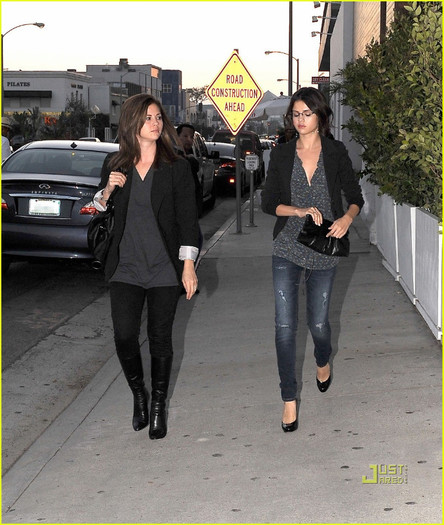 selena-gomez-red-o-mexican-food-05 - Selena Gomez Red O Mexican Food