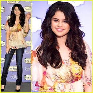 selena-gomez-spain-kiss