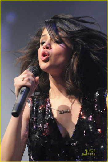 selena-gomez-gramercy-concert-05 - Selena Gomez  Valentine s Day with Fans in Philly