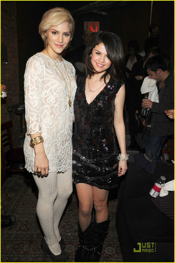 selena-gomez-gramercy-concert-11