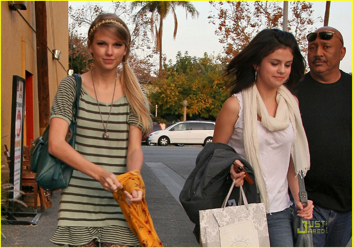 taylor-swift-selena-gomez-mozza-01 - Taylor Swift and Selena Gomez  Mozza Mates