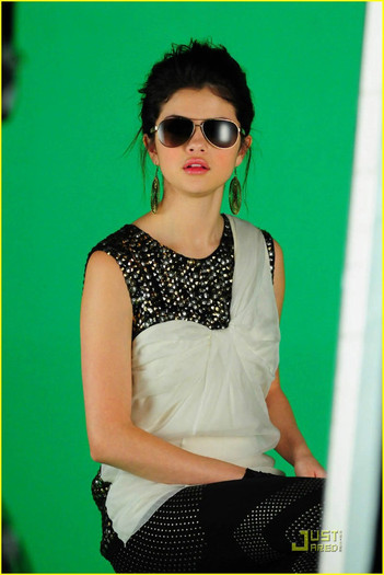 selena-gomez-naturally-music-video-06 - Selena Gomez Shoots Naturally Music Video