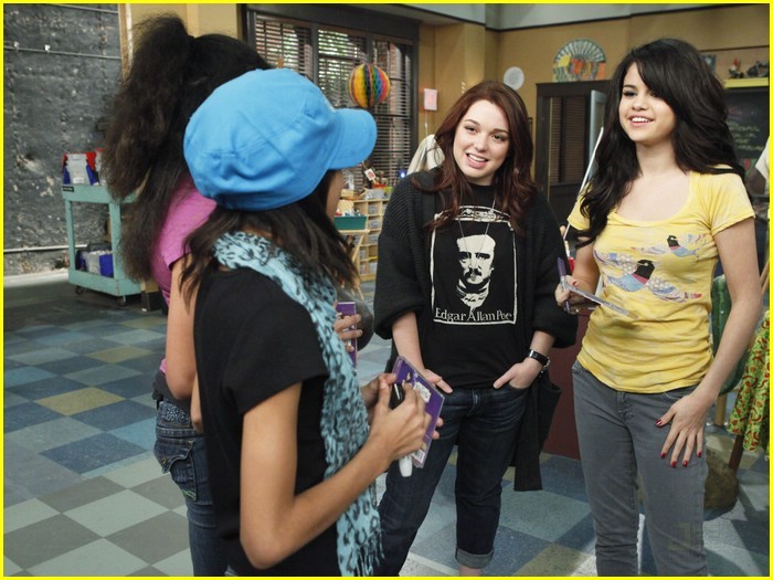 selena-gomez-david-henrie-extreme-makeover-magic-01