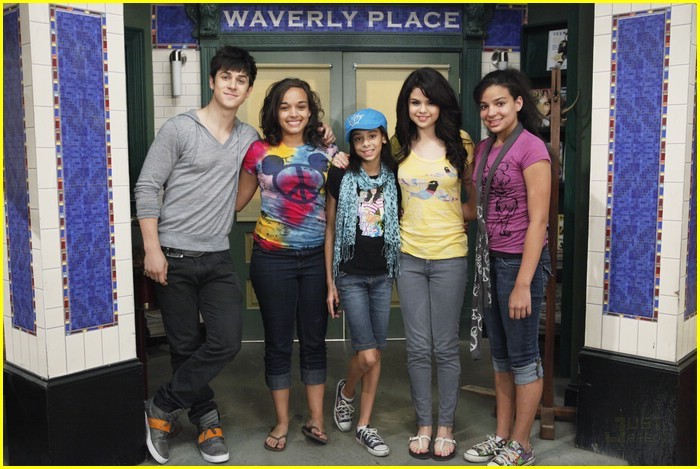 selena-gomez-david-henrie-extreme-makeover-magic-02 - Selena Gomez and David Henrie Make Extreme Makeover Magic